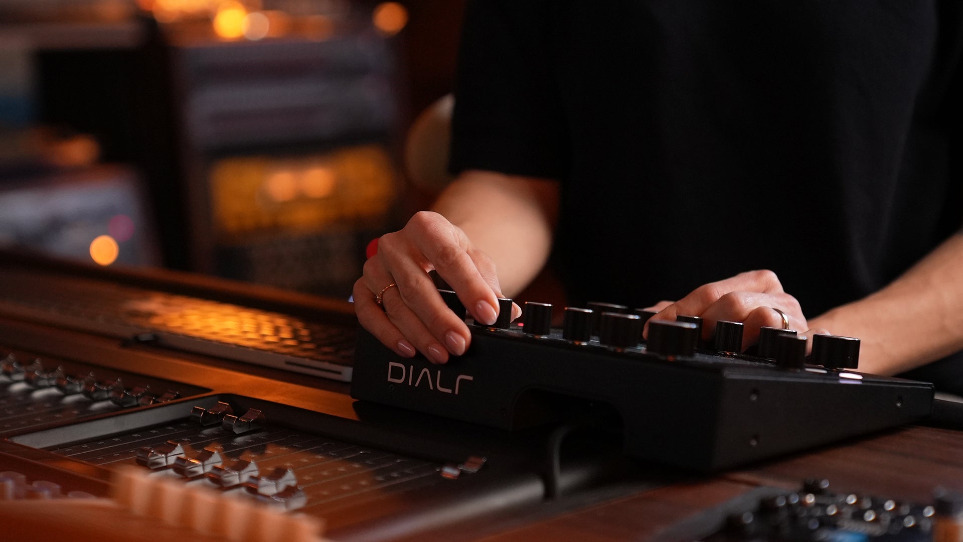 DTM・DAW Producely Dialr Producely Dialr, new MIDI controller with AI-powered